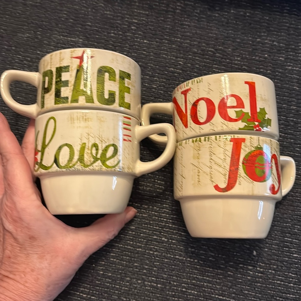 Christmas’s themed stoneware cups